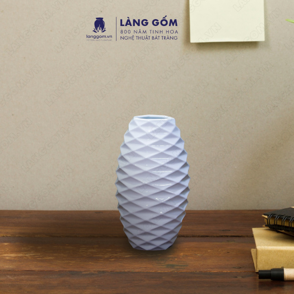 Lọ hoa Men trắng bom thông
